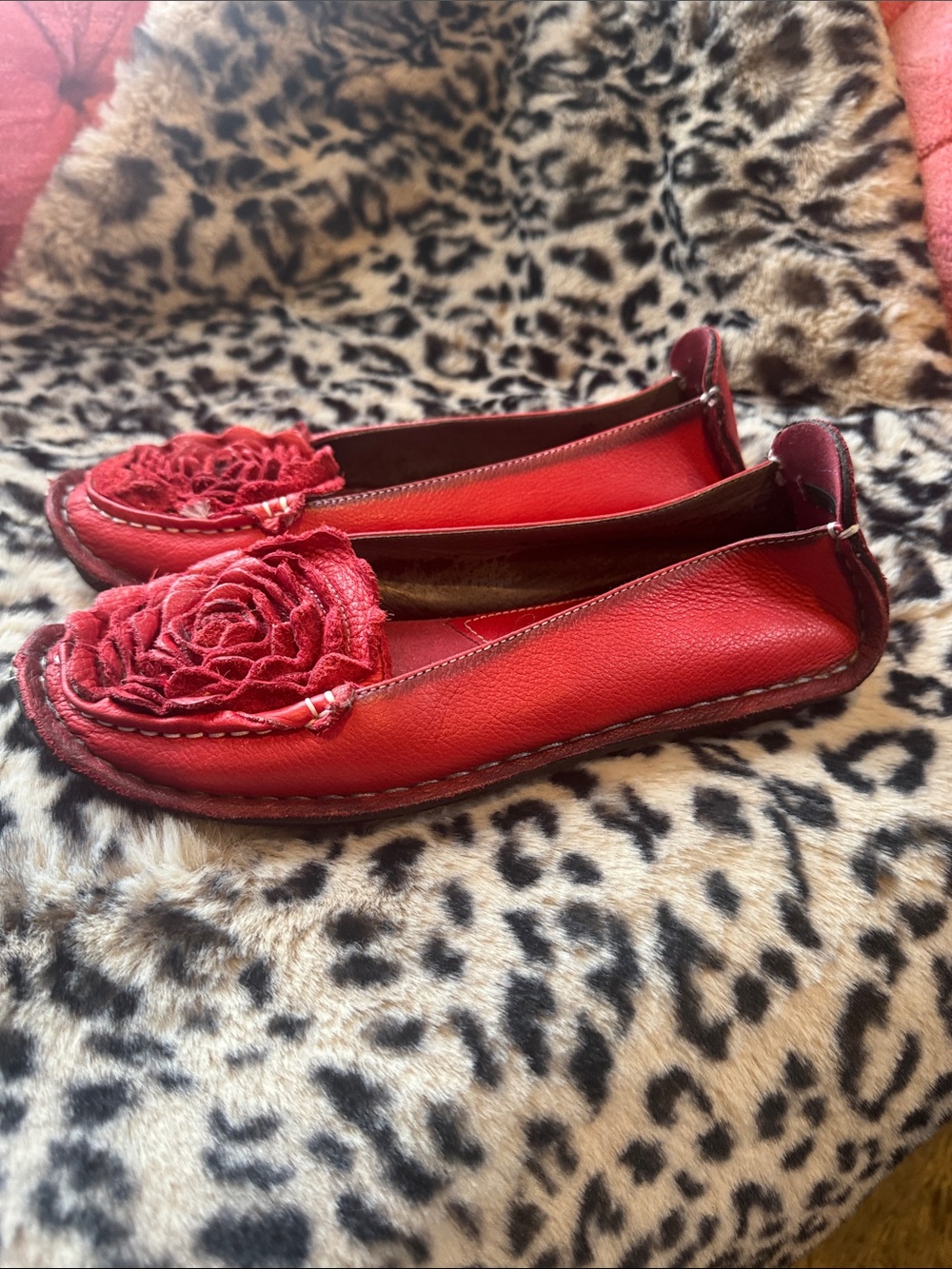 L’Artiste Red Floral Leather Women's Moccasin Flats